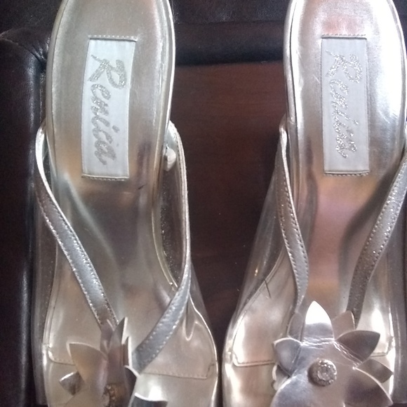 EUC Renica Floral Silver & Clear Wedge Size 6.5 - Picture 2 of 5